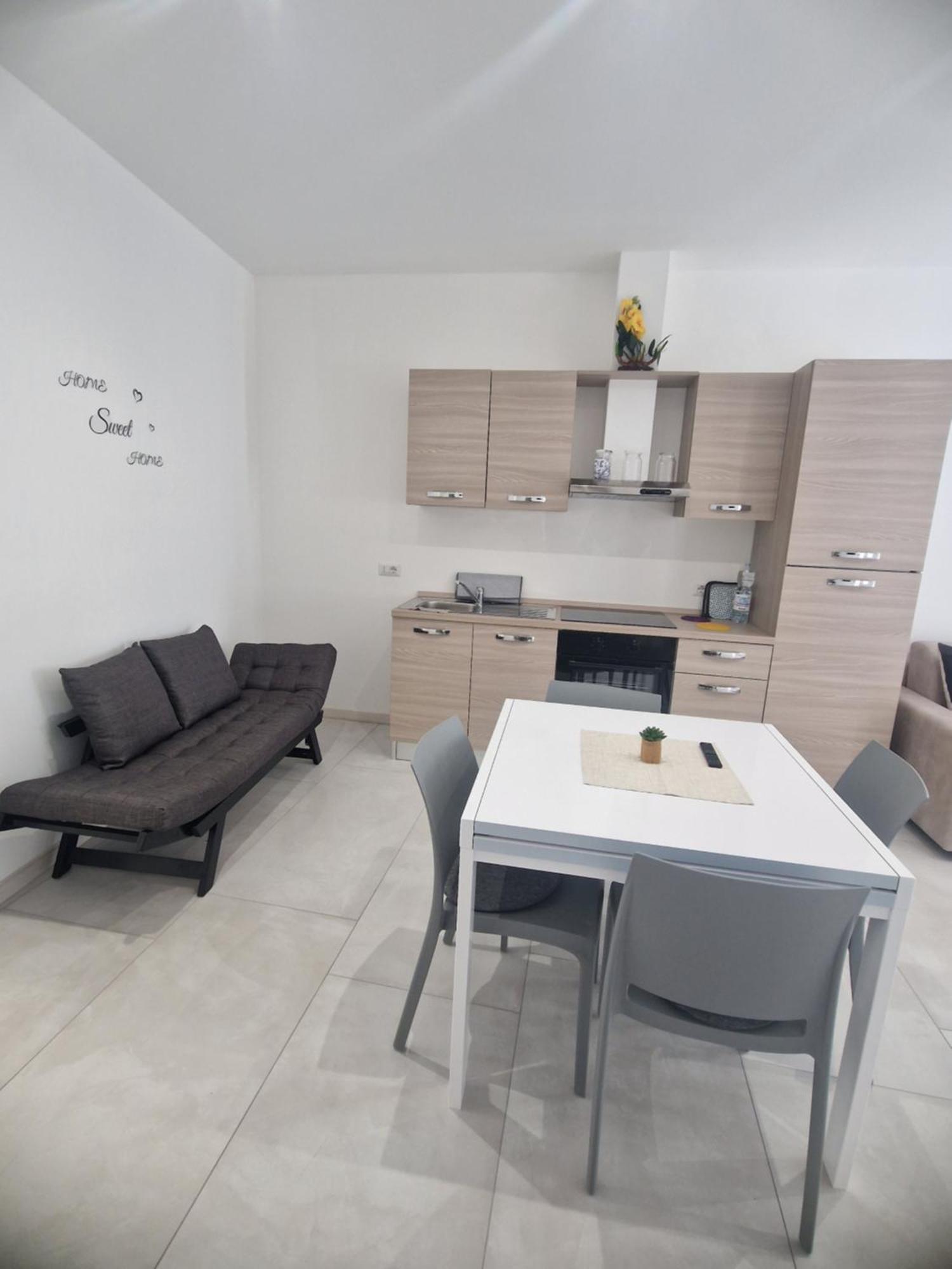 Enissa Apartment Cislago Luaran gambar